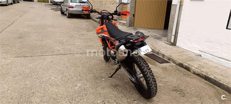 KTM 690 Enduro R – Vista 2