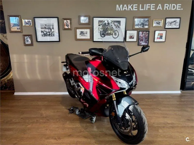 Honda Forza 750 – Vista 4