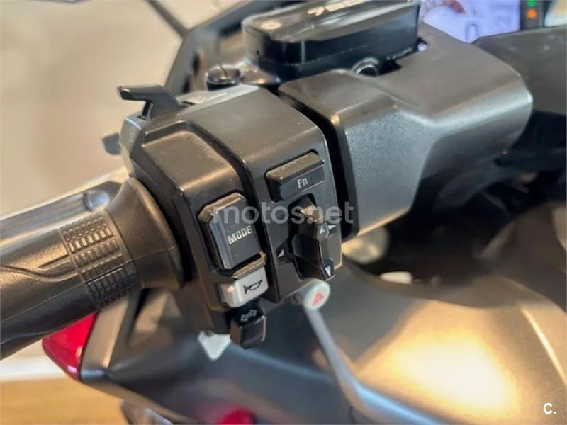 Honda Forza 750 – Vista 8