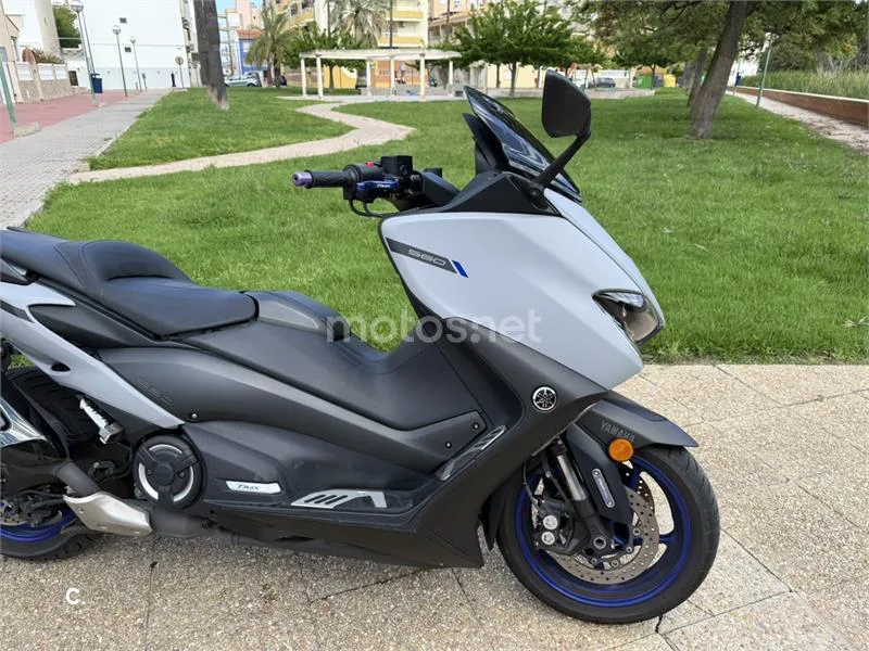 Yamaha TMAX 560 – Vista 3