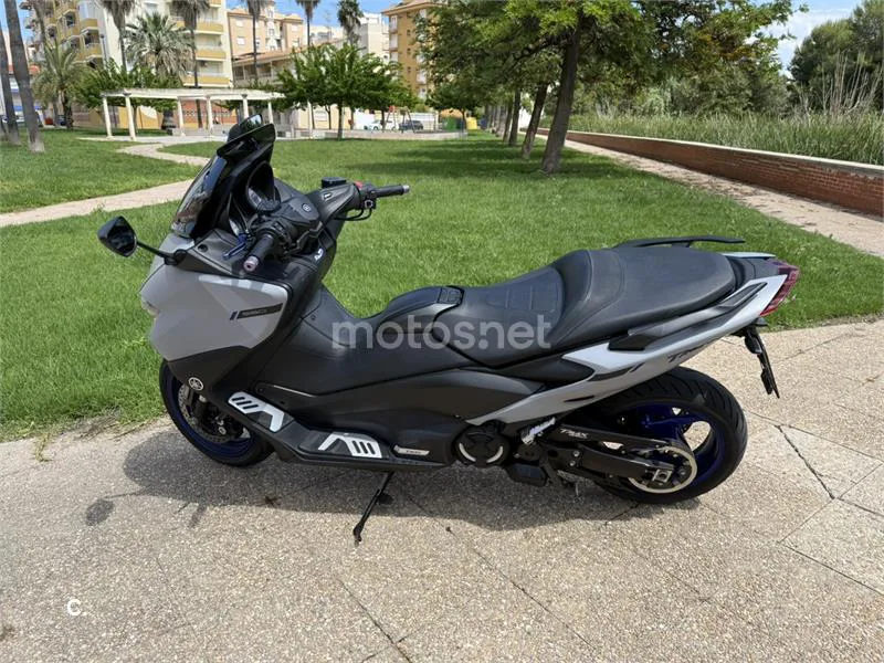 Yamaha TMAX 560 – Vista 4