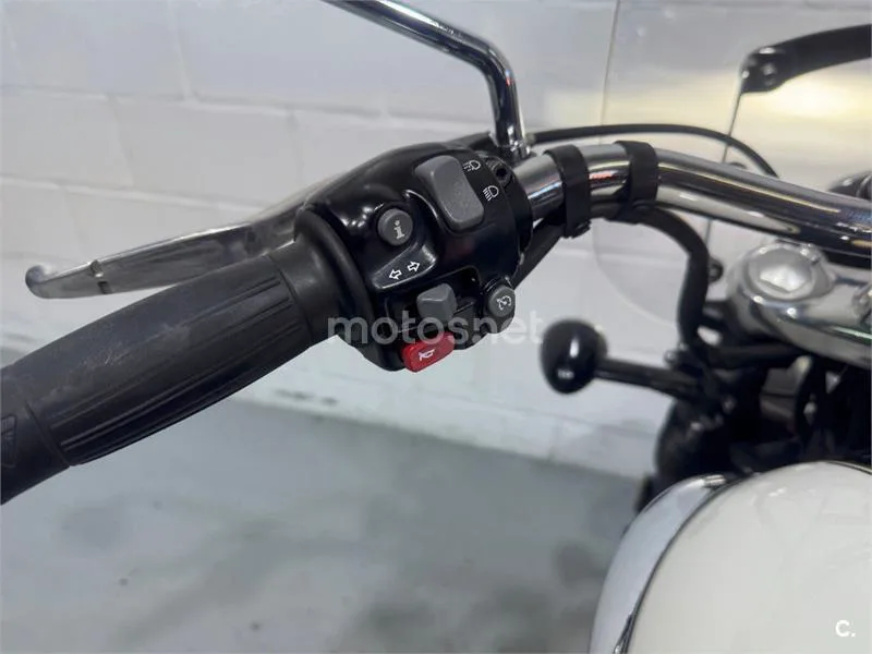 Triumph Bonneville Speedmaster – Vista 27