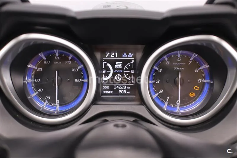 Yamaha TMAX – Vista 5