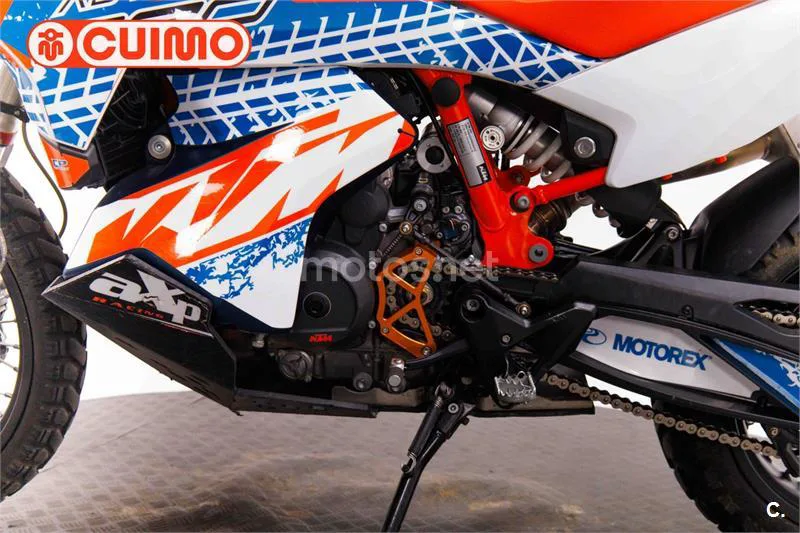 KTM 890 – Vista 19
