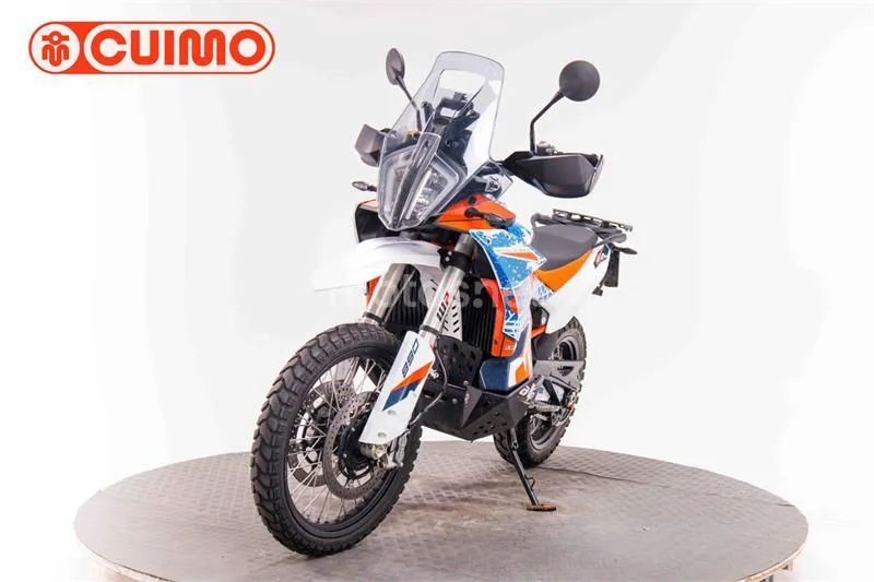 KTM 890 – Vista 8