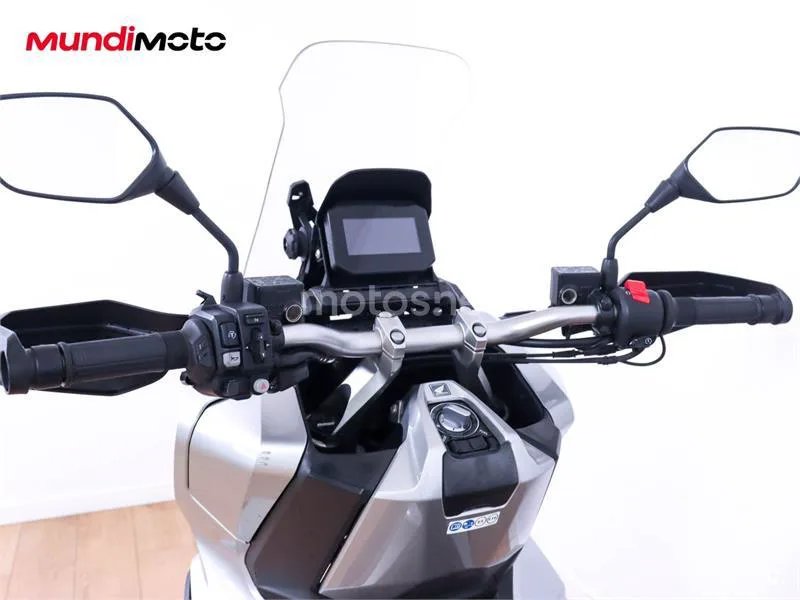 Honda ADV 350 – Vista 11