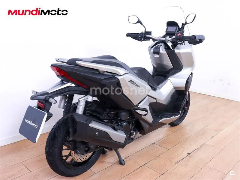 Honda ADV 350 – Vista 3