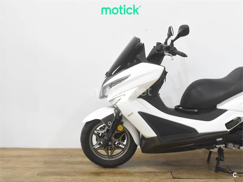 Kymco Grand Dink 125 – Vista 8