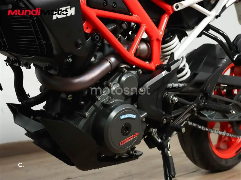 KTM 390 – Vista 10