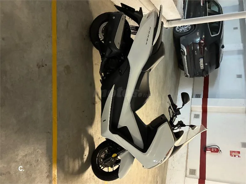 Honda NSS 300 Forza – Vista 3