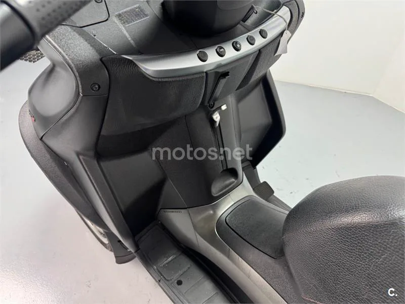 Piaggio MP3 – Vista 9