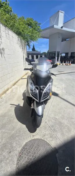 Kymco Super Dink 300 – Vista 2