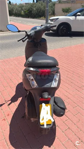 Piaggio ZIP 50 4T – Vista 3