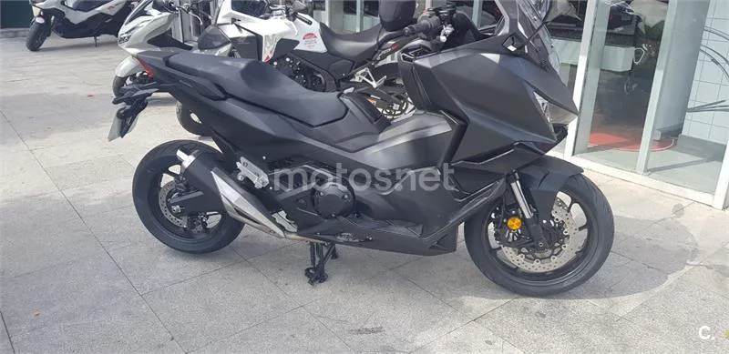 Honda Forza 750 – Vista 2