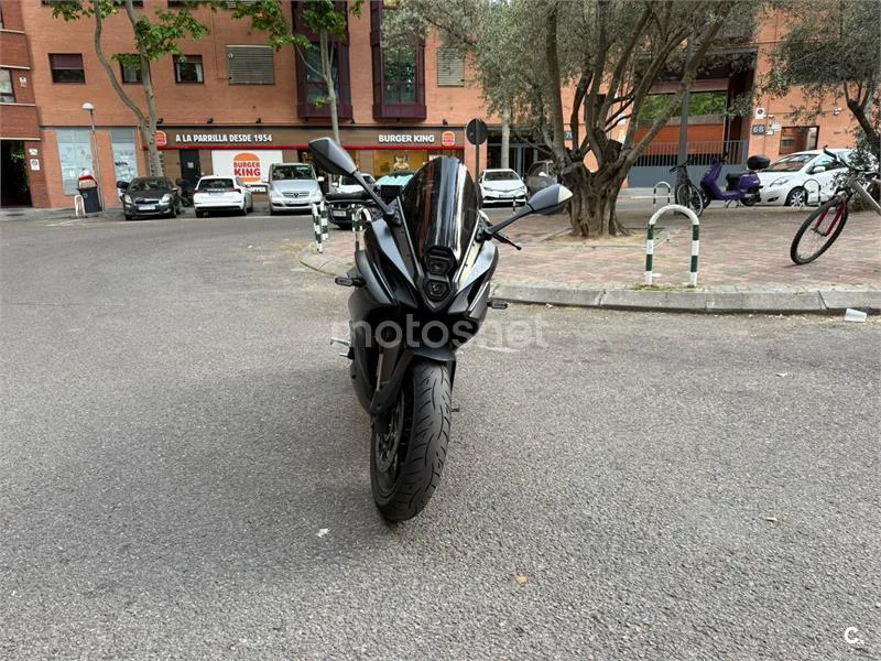 Suzuki GSX-8R – Vista 2