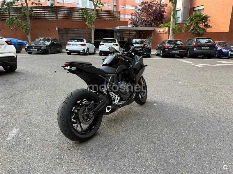 Suzuki GSX-8R – Vista 5