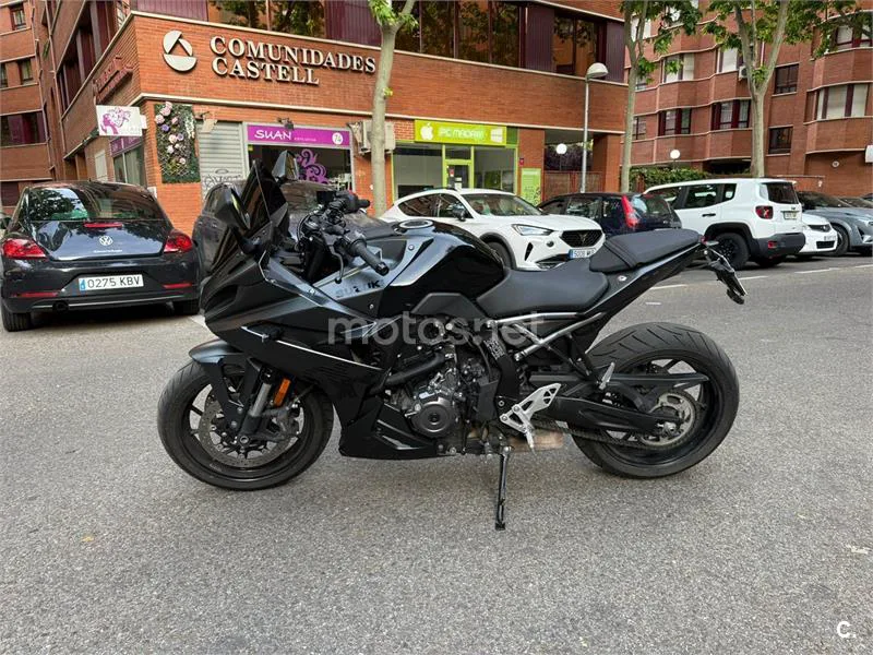 Suzuki GSX-8R – Vista 7