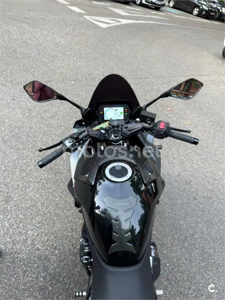 Suzuki GSX-8R – Vista 8