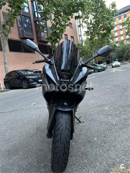 Suzuki GSX-8R – Vista 9