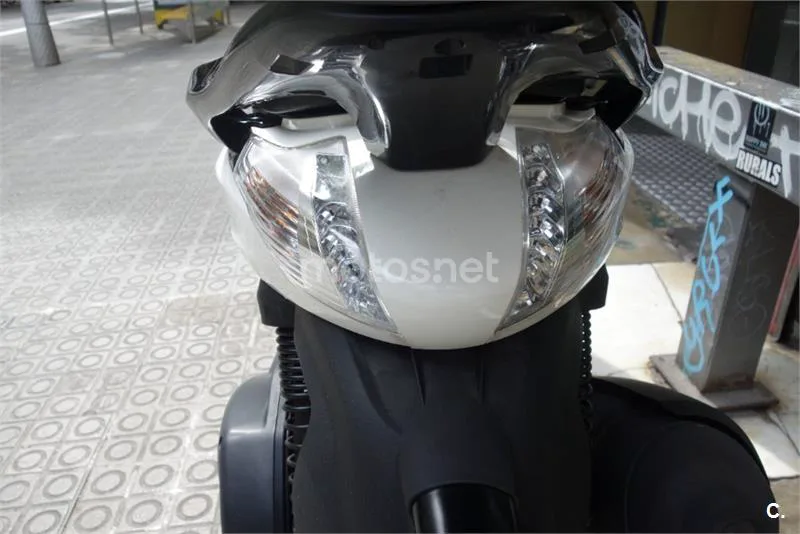 Piaggio Beverly 300 – Vista 14