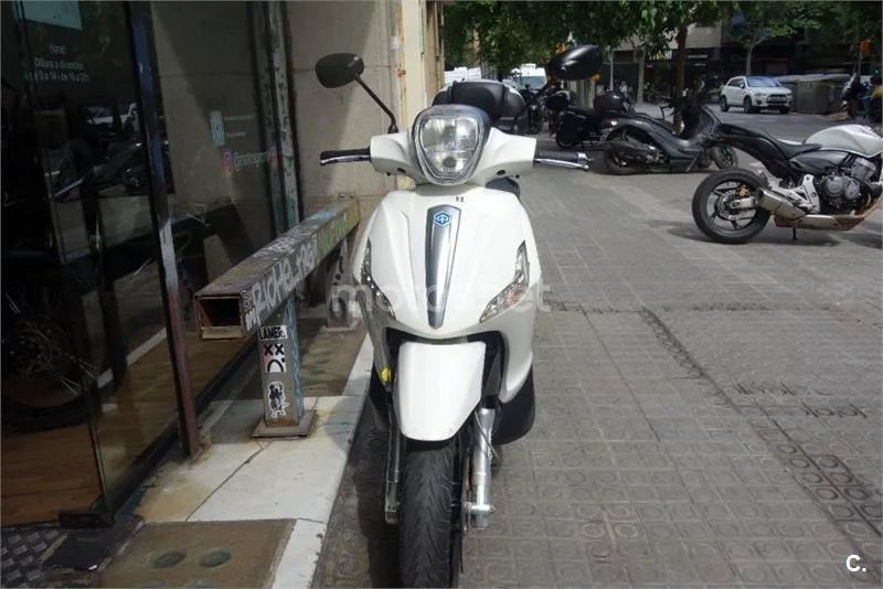 Piaggio Beverly 300 – Vista 9