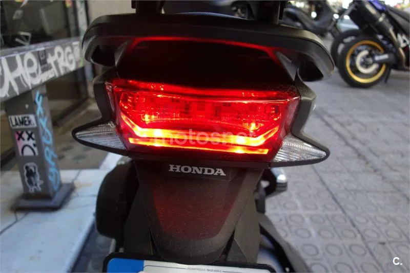 Honda PCX 125 – Vista 6