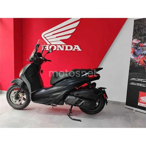 Piaggio Beverly – Vista 4