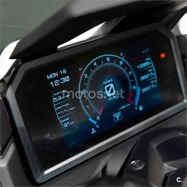Yamaha TMAX – Vista 11