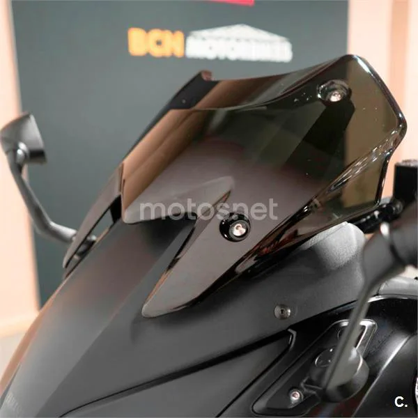 Yamaha TMAX – Vista 13