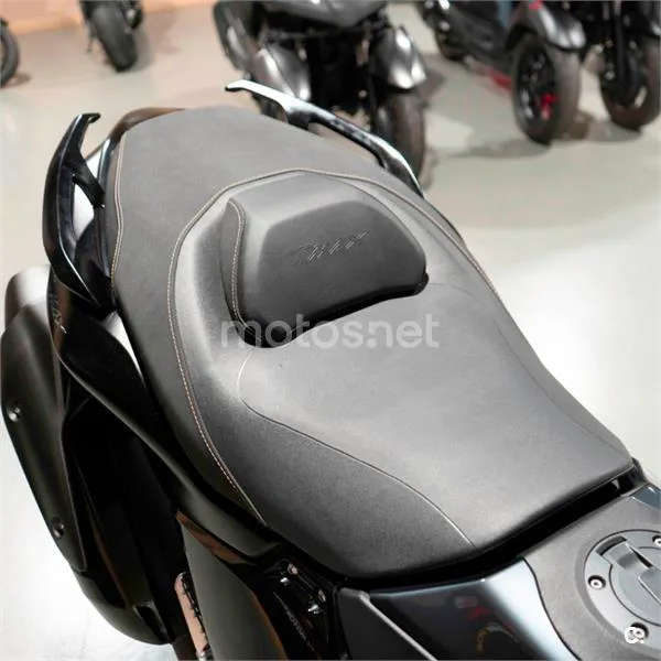 Yamaha TMAX – Vista 19