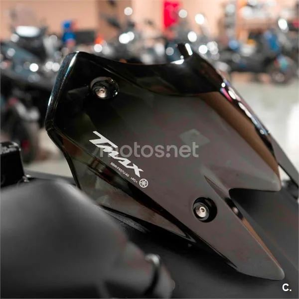 Yamaha TMAX – Vista 20