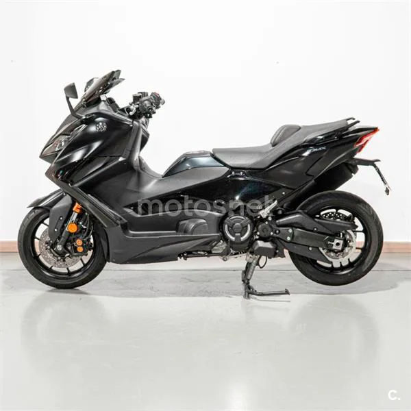 Yamaha TMAX – Vista 4