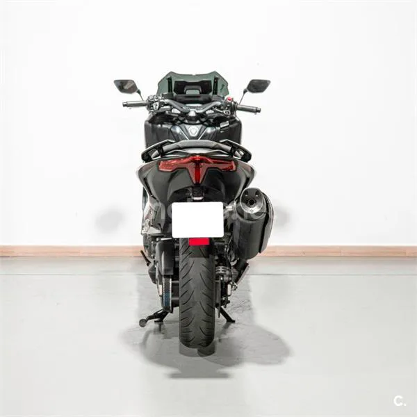 Yamaha TMAX – Vista 5