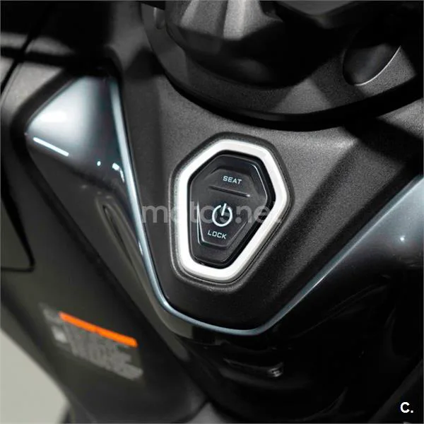 Yamaha TMAX – Vista 6