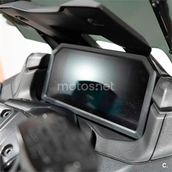 Yamaha TMAX – Vista 10