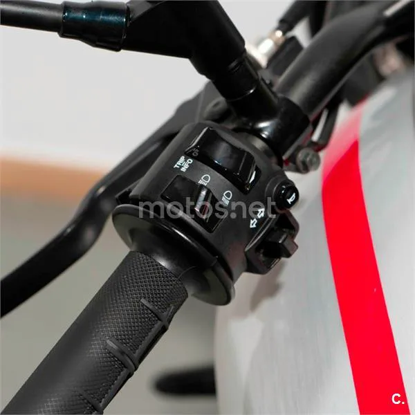 Yamaha XSR 700 – Vista 13