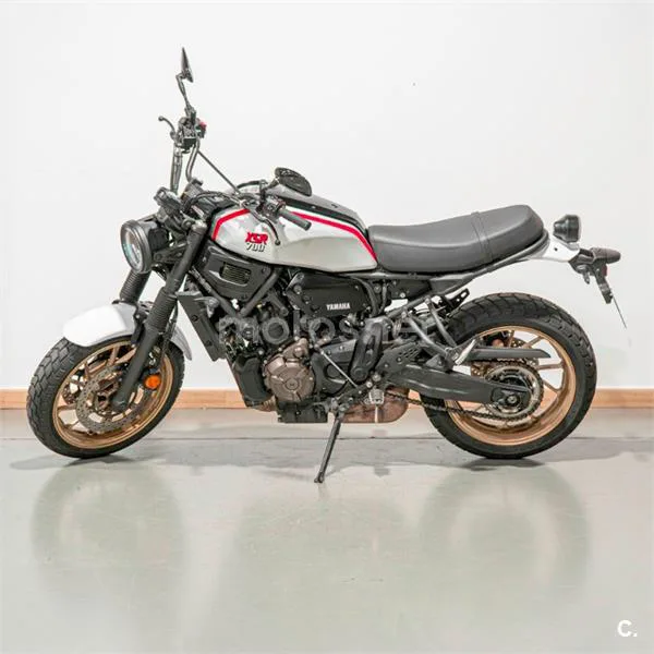 Yamaha XSR 700 – Vista 3