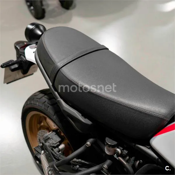 Yamaha XSR 700 – Vista 7