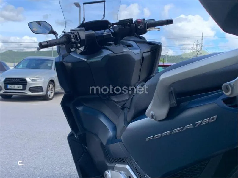Honda Forza 750 – Vista 16