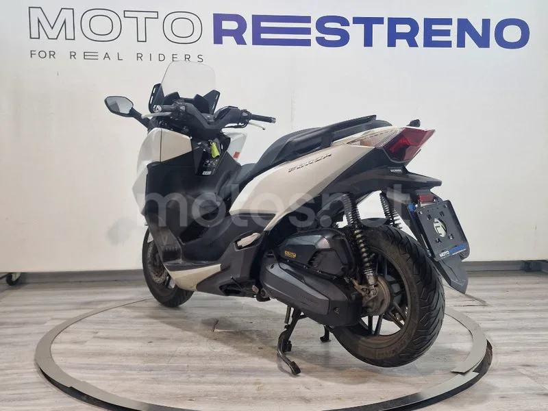 Honda Forza 125 – Vista 3