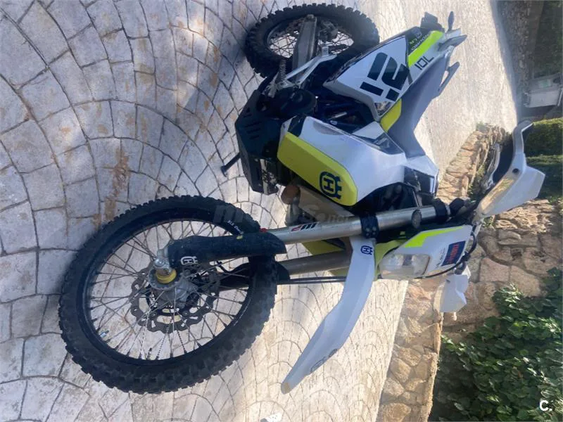 Husqvarna 701 Enduro – Vista 2