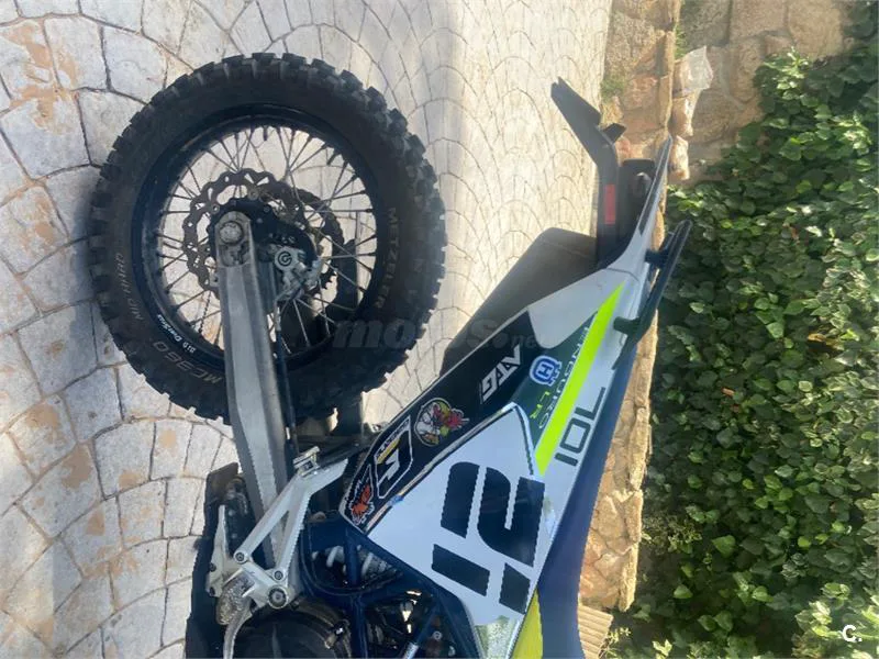 Husqvarna 701 Enduro – Vista 5