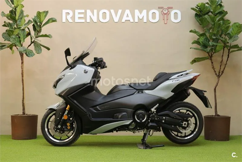 Yamaha TMAX – Vista 4