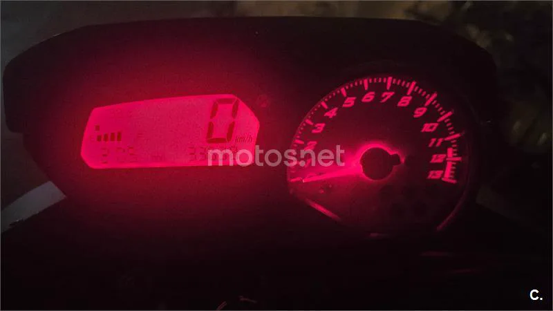 Yamaha FZ8 – Vista 9