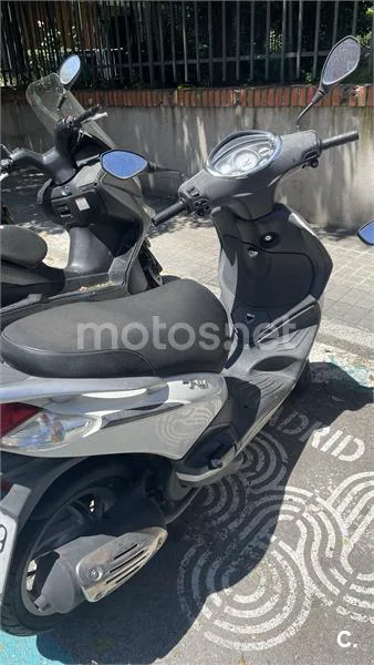 Piaggio Fly 125 – Vista 2