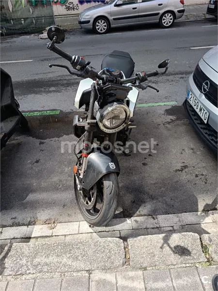 Husqvarna Svartpilen 401 – Vista 3