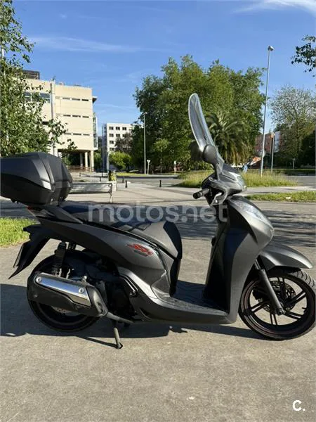 Honda SH 300i – Vista 4