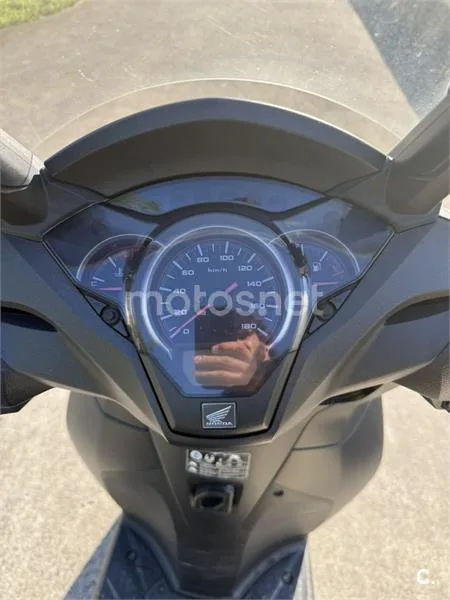 Honda SH 300i – Vista 8