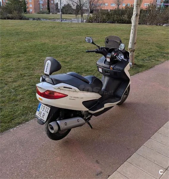 Suzuki Burgman 200 Executive – Vista 2