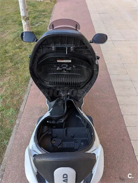 Suzuki Burgman 200 Executive – Vista 5